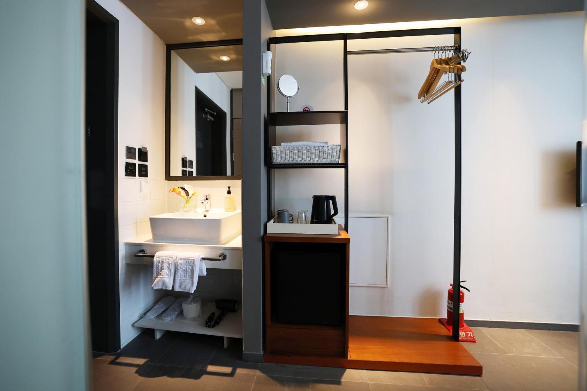 Seoul Hotel Shinshin Myeongdong Exterior photo